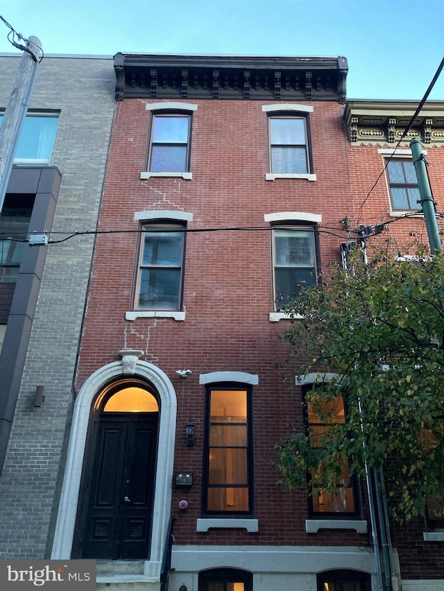 view of front of house with brick siding