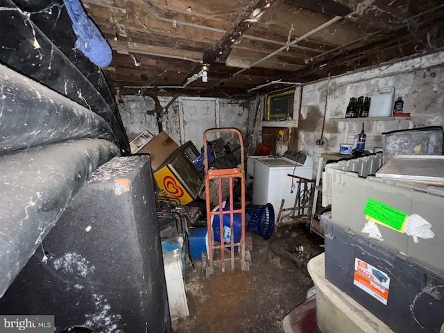 605 Walnut Ave, Baltimore, MD 21229 - unfinished basement featuring washer / dryer