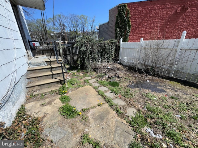 605 Walnut Ave, Baltimore, MD 21229 - view of yard featuring fence