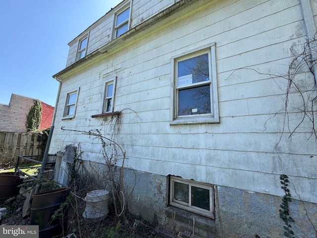 605 Walnut Ave, Baltimore, MD 21229 - view of home's exterior featuring fence
