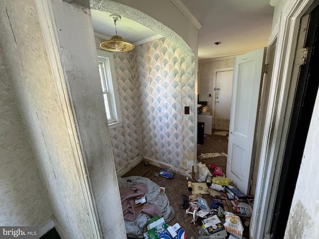 605 Walnut Ave, Baltimore, MD 21229 - bathroom featuring ornamental molding