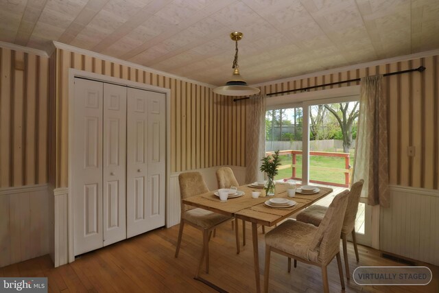 1405 Westchester St, Salisbury, MD 21801 - dining room with crown molding, a wainscoted wall, and wallpapered walls