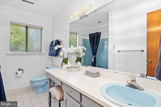 full bathroom with a shower with curtain, tile patterned floors, toilet, vanity, and baseboards