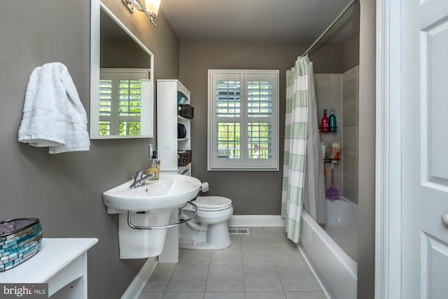 875 Brintons Bridge Rd, West Chester, PA 19382 - bathroom with visible vents, tile patterned floors, baseboards, toilet, and shower / bathtub combination with curtain