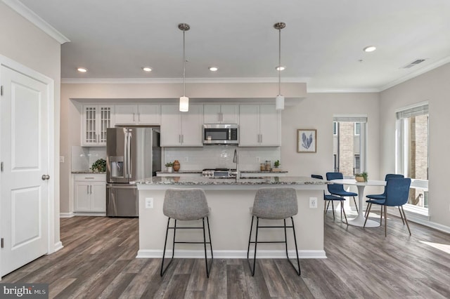 15500 Smoke Box Way, Woodbridge, VA 22191 - kitchen featuring crown molding, a kitchen island with sink, a kitchen breakfast bar, tasteful backsplash, and appliances with stainless steel finishes