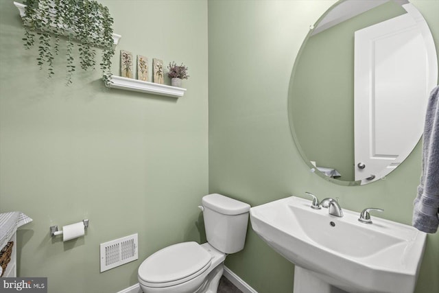 7269 Liberty Ct, Ruther Glen, VA 22546 - bathroom with toilet, baseboards, visible vents, and a sink