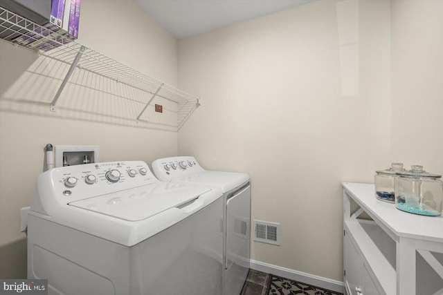 7269 Liberty Ct, Ruther Glen, VA 22546 - laundry area featuring separate washer and dryer, laundry area, visible vents, and baseboards