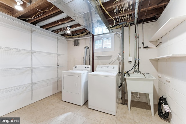 142 N French St, Alexandria, VA 22304 - clothes washing area featuring washer and clothes dryer