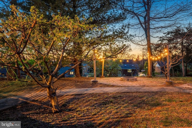 view of yard featuring a fire pit