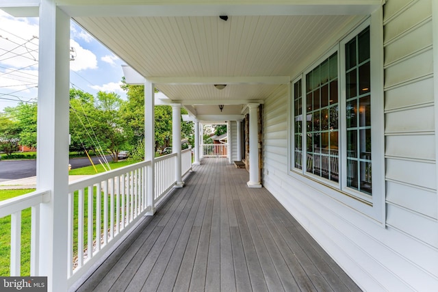142 N French St, Alexandria, VA 22304 - wooden terrace with covered porch