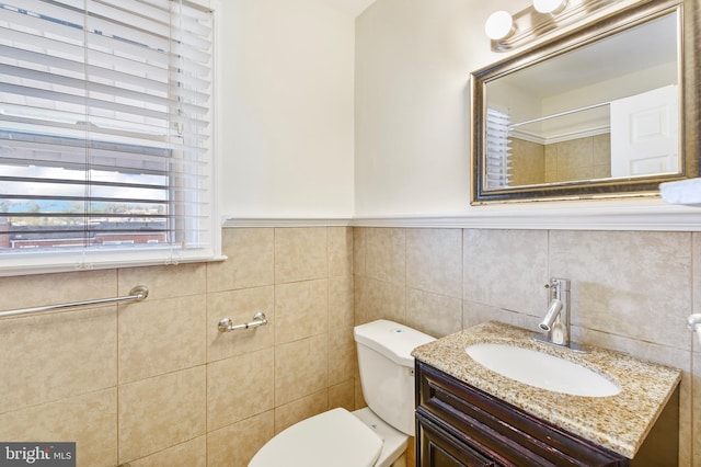 4720 Kimberleigh Rd, Baltimore, MD 21212 - bathroom with toilet, tile walls, and vanity