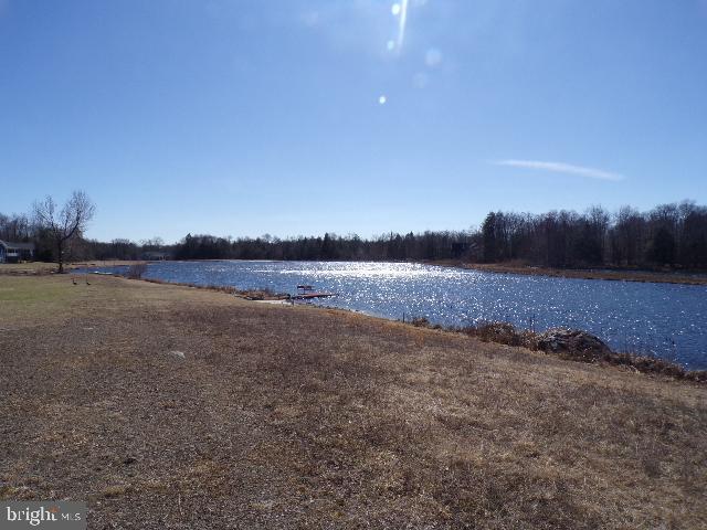 Covington Lakes Dr, Gouldsboro, PA 18424