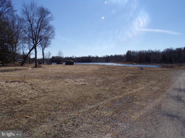 Covington Lakes Dr, Gouldsboro, PA 18424