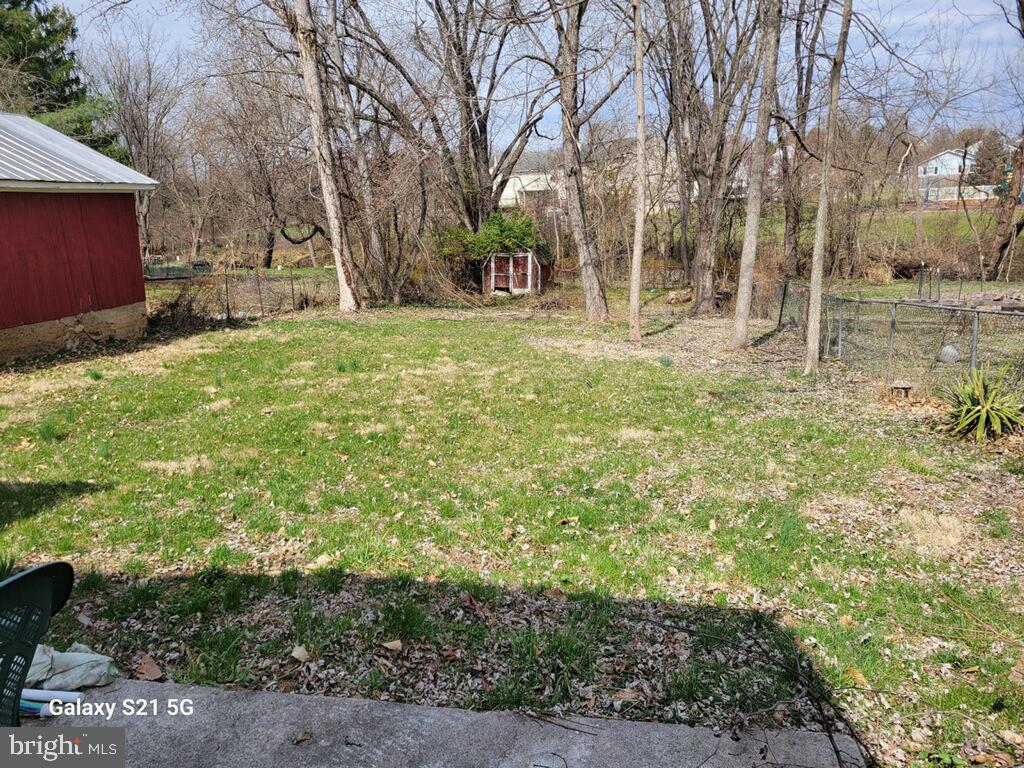 325 N Seton Ave, Emmitsburg, MD 21727 - view of yard