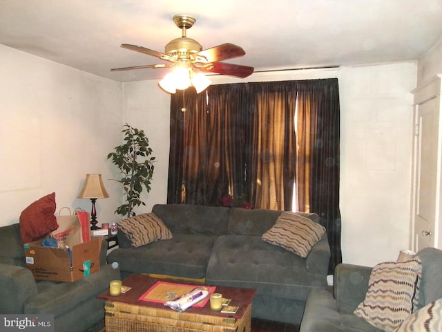 4204 Kenwood Ave, Baltimore, MD 21206 - living area featuring ceiling fan