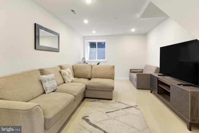 living area with baseboards, visible vents, and recessed lighting
