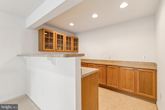 bar featuring recessed lighting