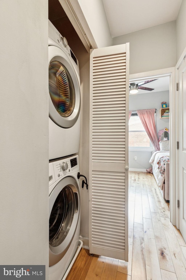 2512 Collins St, Philadelphia, PA 19125 - laundry room featuring stacked washer / dryer, laundry area, a ceiling fan, light wood-style floors, and baseboards