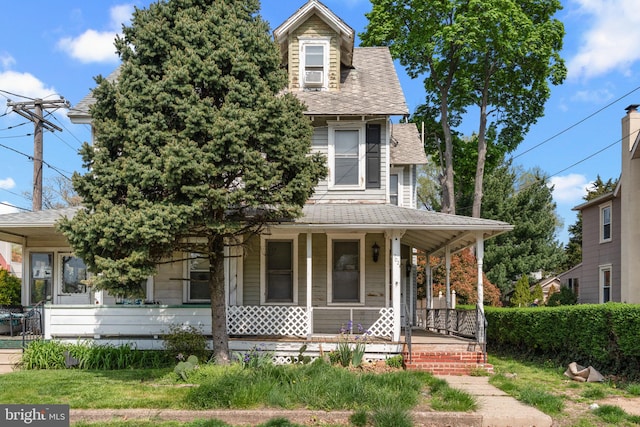 702 Chestnut St, Delanco, NJ 08075 - view of front of house featuring a porch and roof with shingles