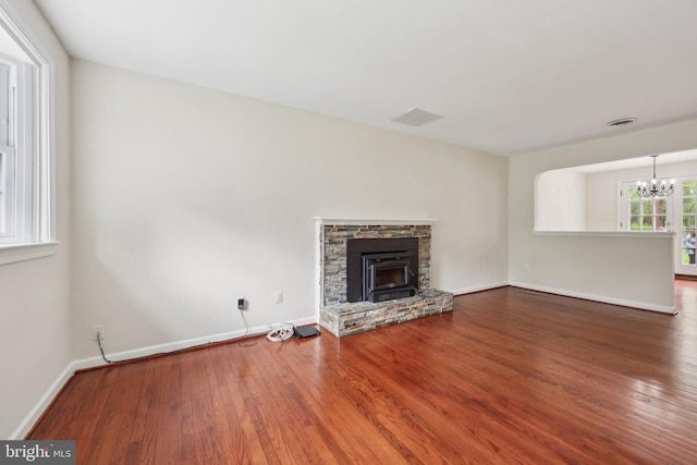 9532 Sherwood Dr, Upper Marlboro, MD 20772 - unfurnished living room featuring visible vents, baseboards, wood finished floors, and a chandelier