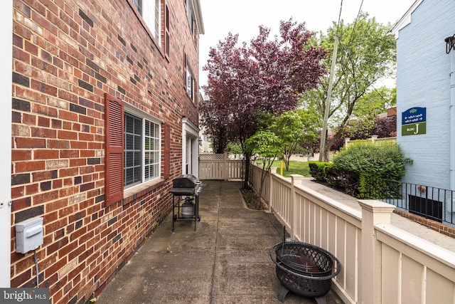 1465 N Van Dorn St, Alexandria, VA 22304 - view of patio with fence