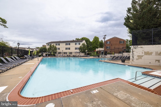1465 N Van Dorn St, Alexandria, VA 22304 - pool with fence
