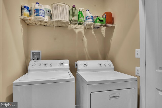 washroom with laundry area and washer and clothes dryer