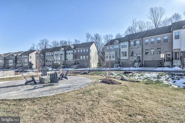 view of home's community featuring a patio area, a yard, and a residential view