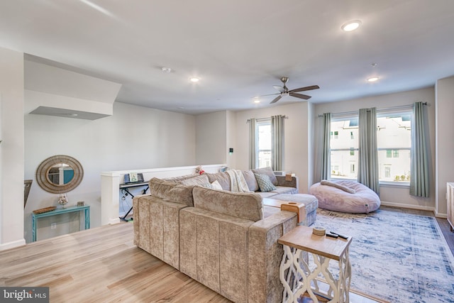 living area featuring baseboards, ceiling fan, wood finished floors, and recessed lighting