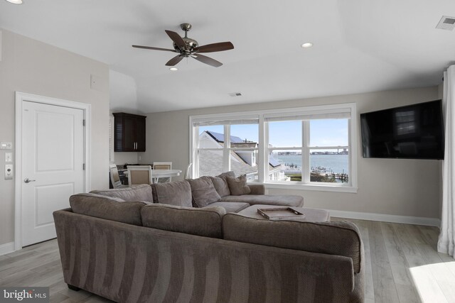 living room featuring lofted ceiling, light wood-type flooring, baseboards, ceiling fan, and recessed lighting