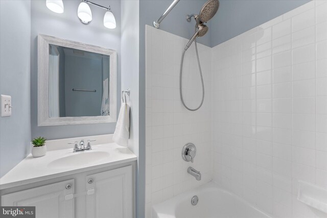 bathroom with vanity and bathing tub / shower combination