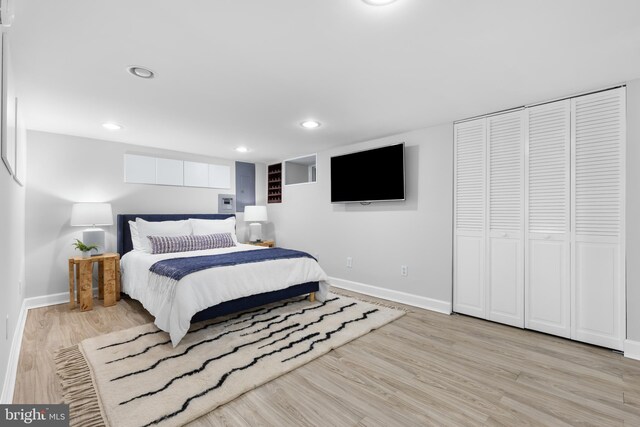 2819 S Joyce St, Arlington, VA 22202 - bedroom featuring baseboards, light wood-type flooring, and recessed lighting