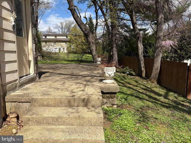 view of yard featuring fence