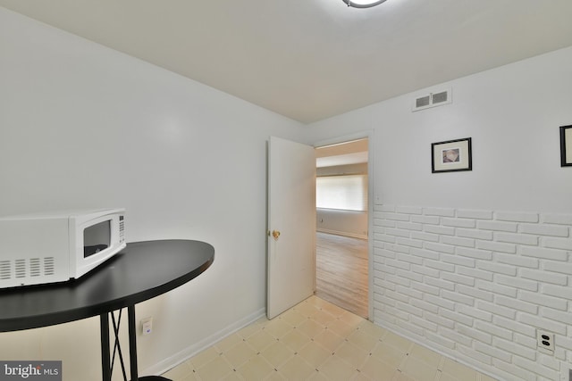 1556 Coolidge Ave, Abington, PA 19001 - unfurnished office with light floors and baseboards