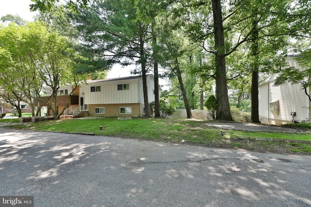 1556 Coolidge Ave, Abington, PA 19001 - view of front facade featuring a front lawn