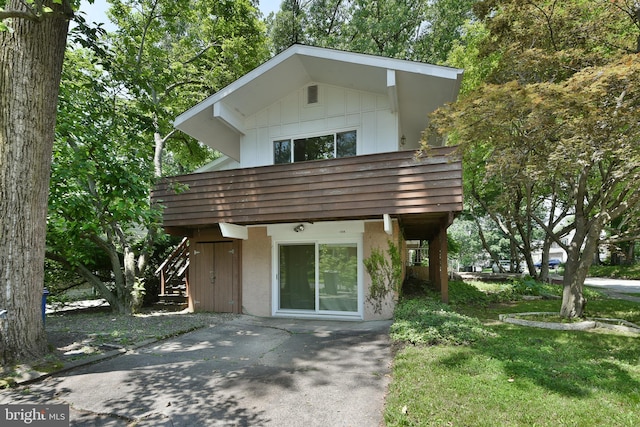 1556 Coolidge Ave, Abington, PA 19001 - view of front of home featuring stairway