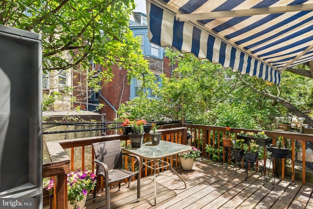225 Buckingham Pl, Philadelphia, PA 19104 - wooden deck featuring outdoor dining area
