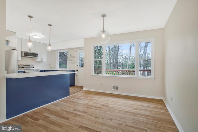 kitchen with visible vents, light countertops, appliances with stainless steel finishes, and light wood-type flooring