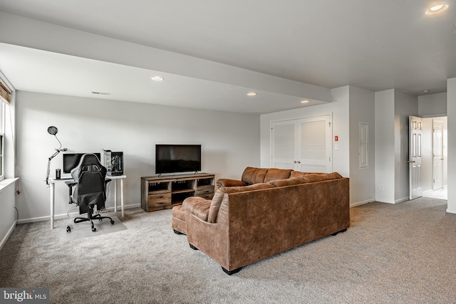 living room featuring baseboards, carpet flooring, recessed lighting, and visible vents