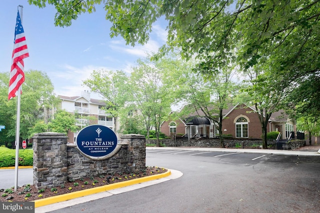1524 Lincoln Way Unit 409, Mclean, VA 22102 - community sign featuring uncovered parking