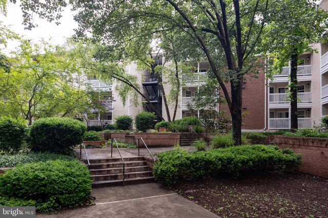 1524 Lincoln Way Unit 409, Mclean, VA 22102 - view of property's community featuring stairs
