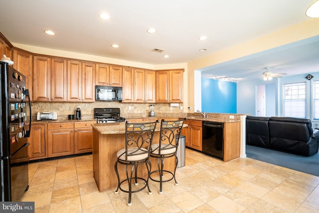 5 Susannah Dr, Chesterfield, NJ 08515 - kitchen with a kitchen breakfast bar, a peninsula, a sink, black appliances, and backsplash