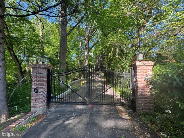 4019 N Randolph St, Arlington, VA 22207