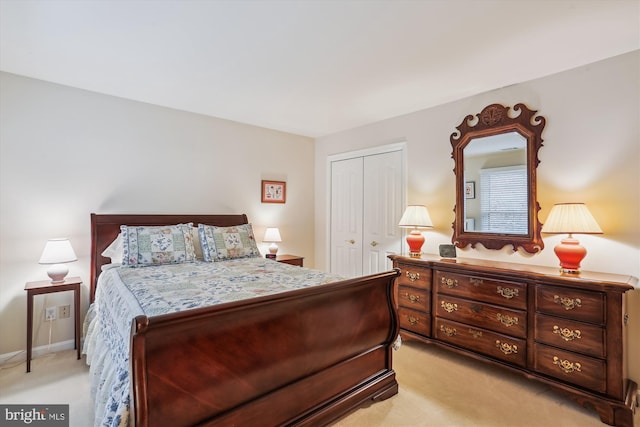 7906 Plum Creek Dr, Gaithersburg, MD 20879 - bedroom featuring light colored carpet and a closet