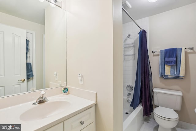 7906 Plum Creek Dr, Gaithersburg, MD 20879 - full bath featuring vanity, toilet, shower / bathtub combination with curtain, and baseboards