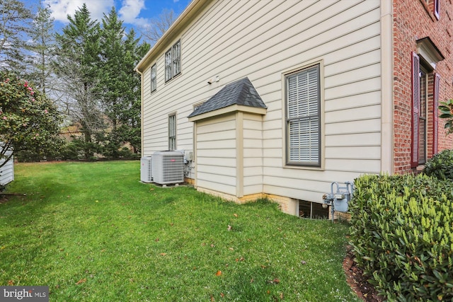 7906 Plum Creek Dr, Gaithersburg, MD 20879 - view of side of property featuring central air condition unit and a lawn