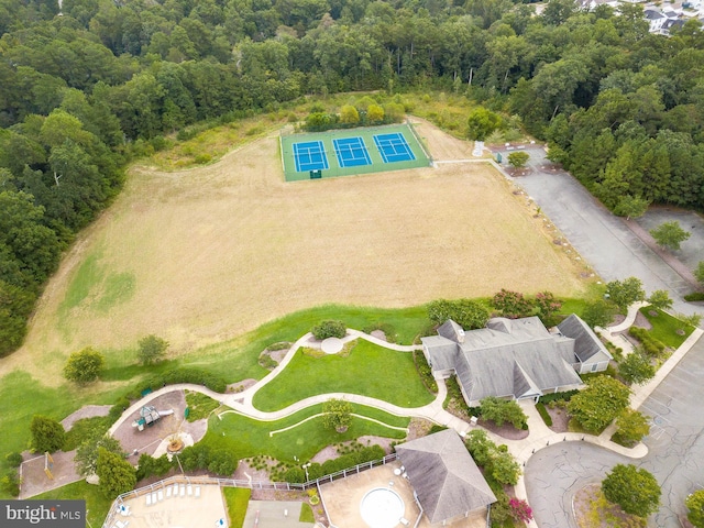birds eye view of property featuring a forest view