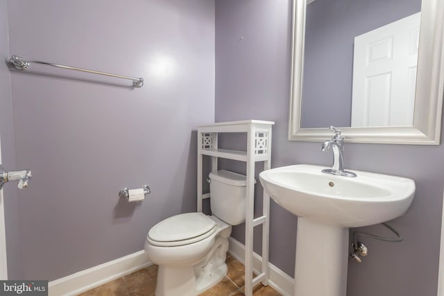 9184 Laurel Highlands Pl, Manassas, VA 20112 - bathroom featuring baseboards, toilet, tile patterned flooring, and a sink