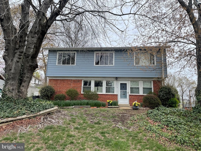 view of front facade featuring brick siding