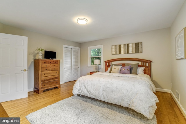 6515 Walters Woods Dr, Falls Church, VA 22044 - bedroom featuring baseboards, wood finished floors, visible vents, and a closet